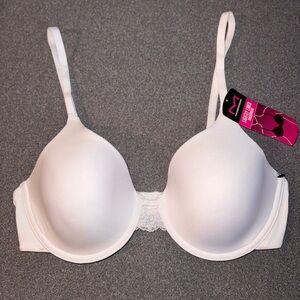 Maidenform lightly lined underwire White
Size 36C